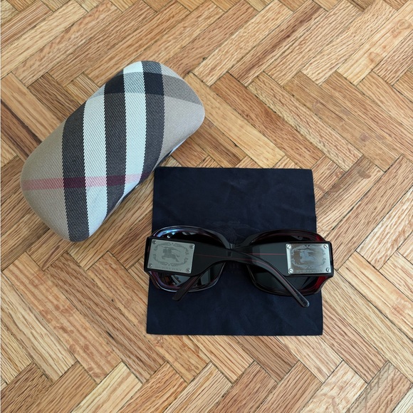 Burberry sunglasses with original case and dust cloth - Picture 2 of 10